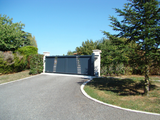 Portail coulissant en aluminium Gerland